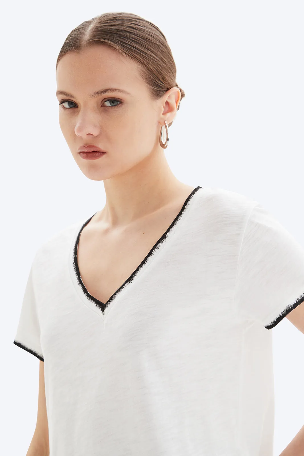 AVA TIPPED V-NECK MOCK LAYER TEE