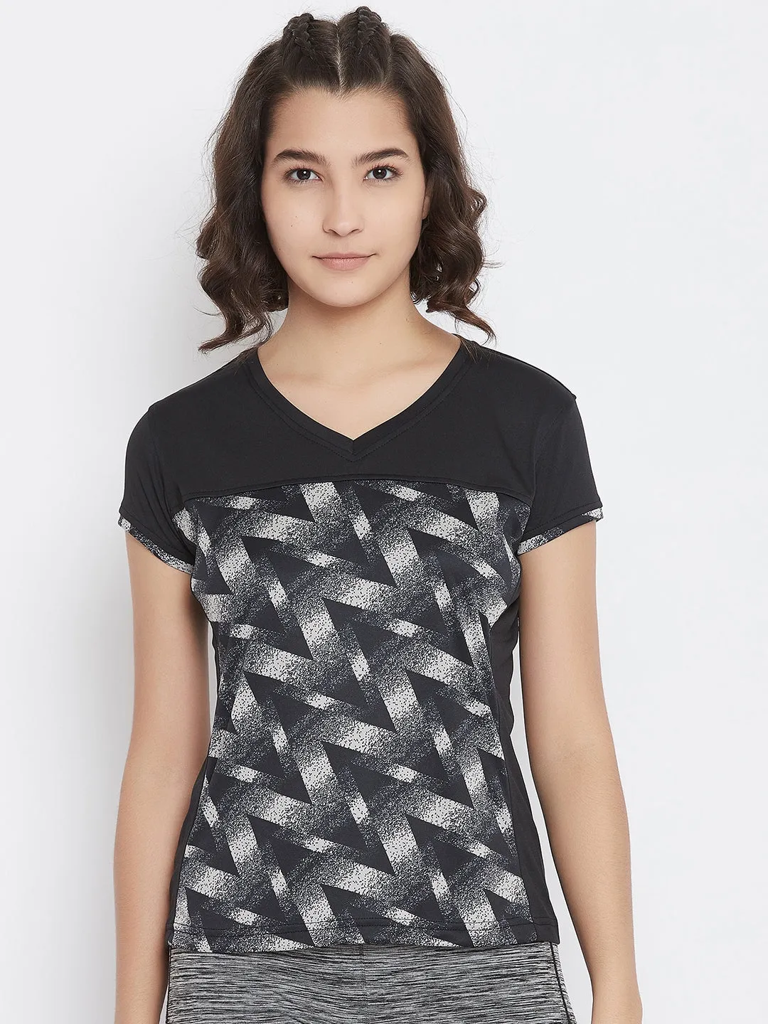 JUMP USA Women Grey & Black Geometric Print V-Neck Sports T-shirt